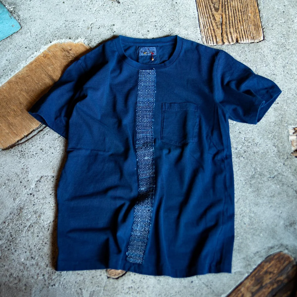 裂き織りの立体的な装飾を施したインディゴ染めのTシャツ | BLUE BLUE JAPAN - 株式会社 聖林公司 | SEILIN u0026 Co.